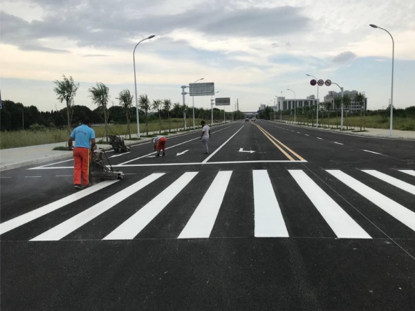 滨江夜间道路划线施工噪音太大扰民怎么办，这事儿到底该怎么破？